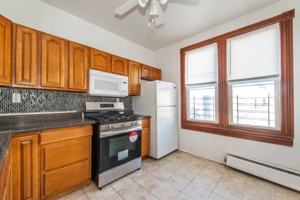 $2,950 | 46 Spruce Street, Unit 2, Jersey City, NJ 07306
