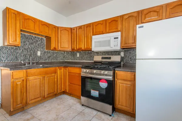 $2,950 | 46 Spruce Street, Unit 2, Jersey City, NJ 07306