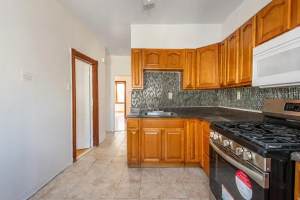 $2,950 | 46 Spruce Street, Unit 2, Jersey City, NJ 07306