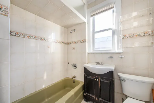 $2,950 | 46 Spruce Street, Unit 2, Jersey City, NJ 07306