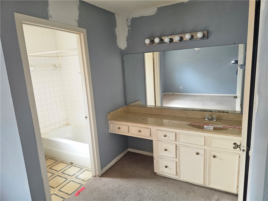 4961 Shadowbend Drive Corpus Christi, TX 78413 - Photo 12 of 16 a view of cabinets and window