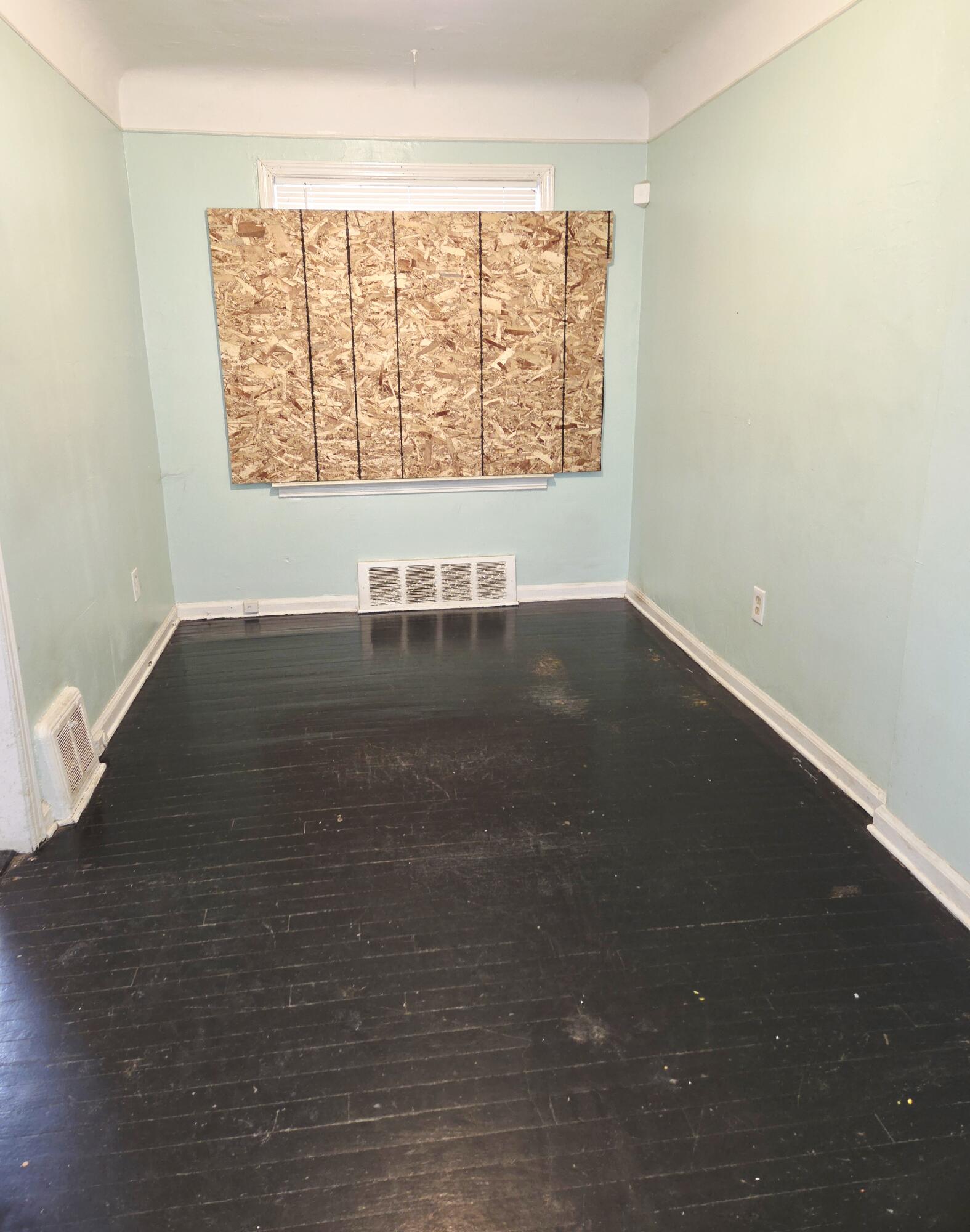 11314 Greiner Street Detroit, MI 48234 - Photo 4 of 28 20260322_101523