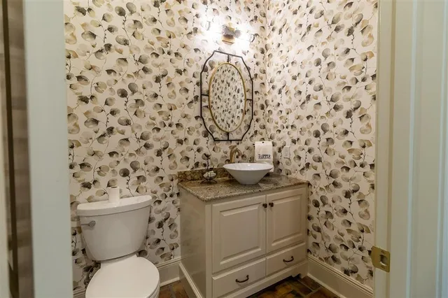 $640,000 | 5822 Lakeview Lane, Lake Charles, LA 70605