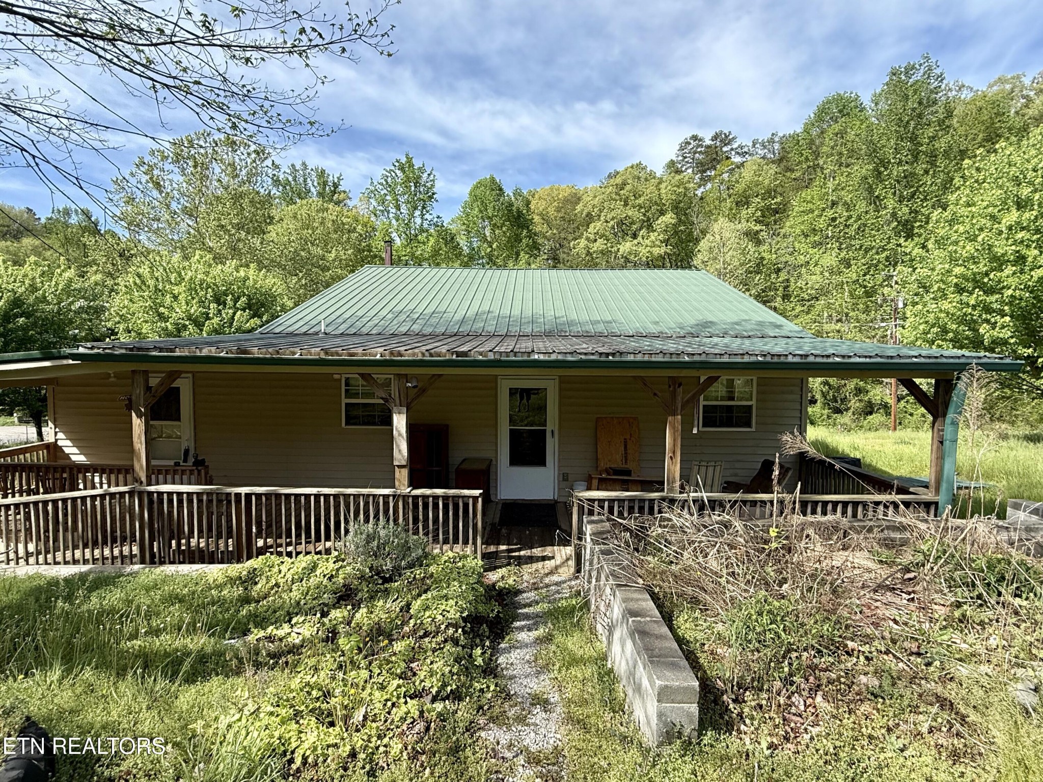 232 Sallings Road Luttrell, TN 37779 - Photo 2 of 19
