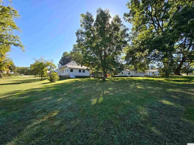 $79,900 | 401 Ravenscroft Avenue, Versailles, IL 62378