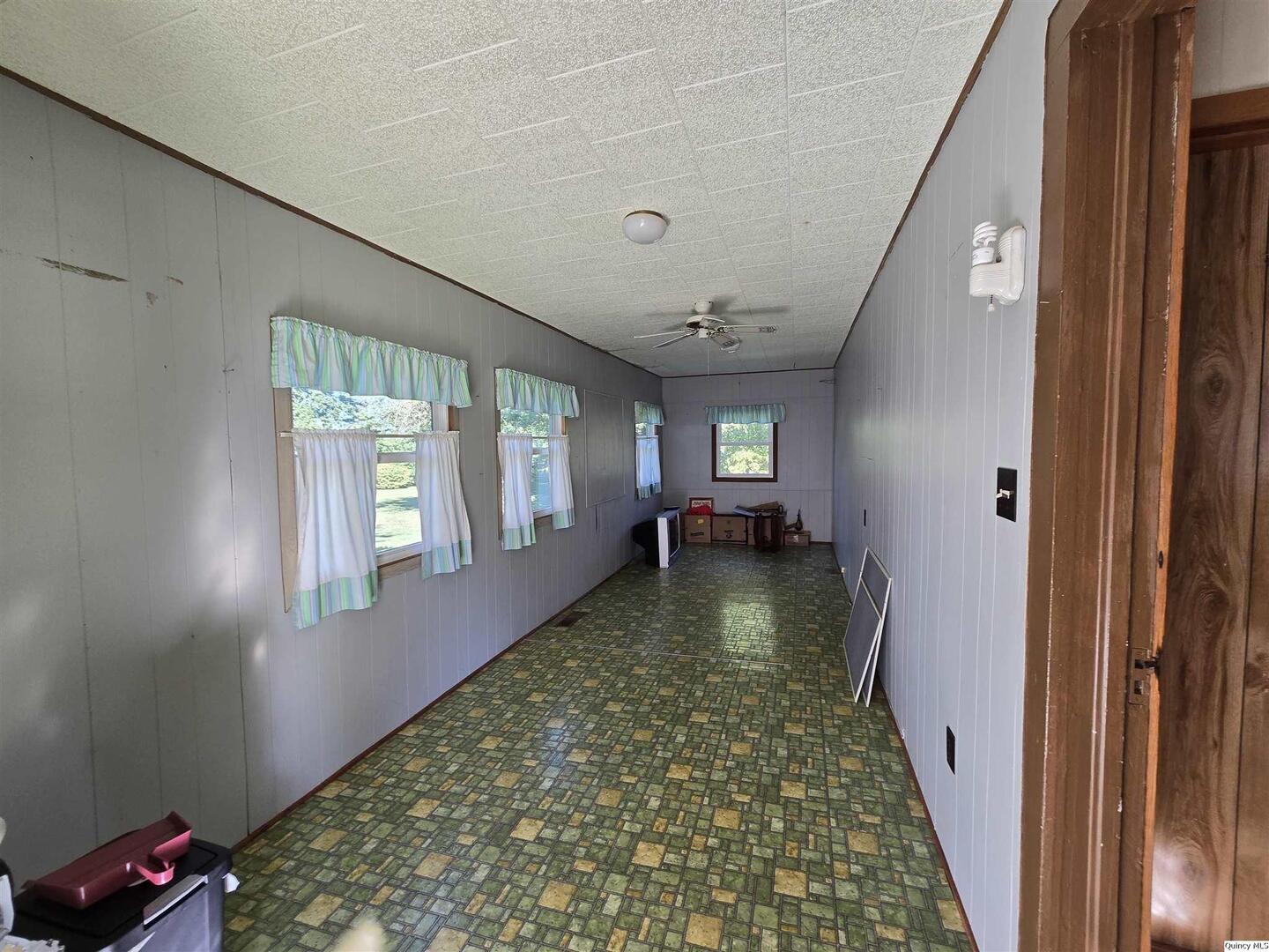 401 Ravenscroft Avenue Versailles, IL 62378 - Photo 3 of 14