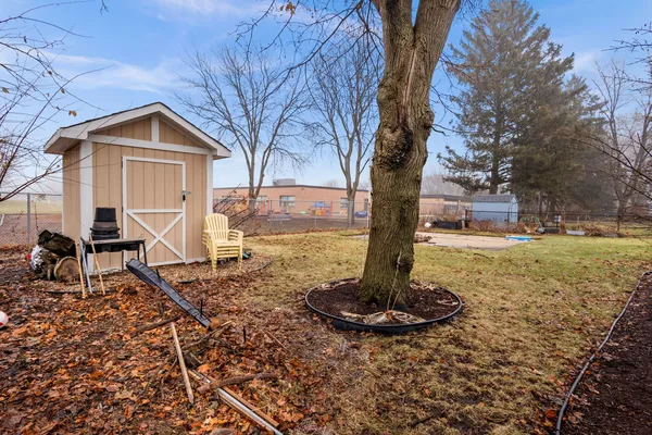 a view of a house with backyard and trees