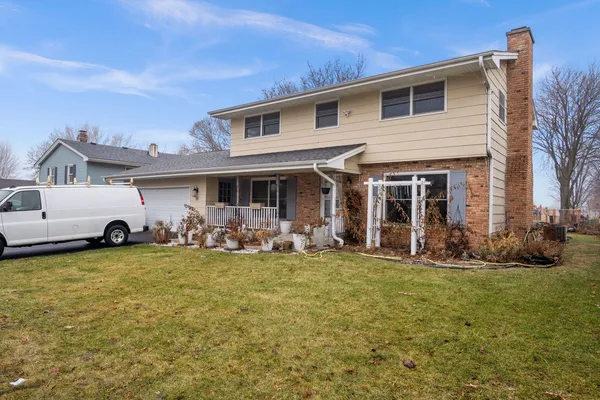 a view of a yard in front of house