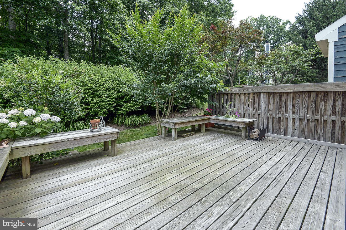 1611 Oak Spring Way Reston, VA 20190 - Photo 25 of 29 Exterior Rear
