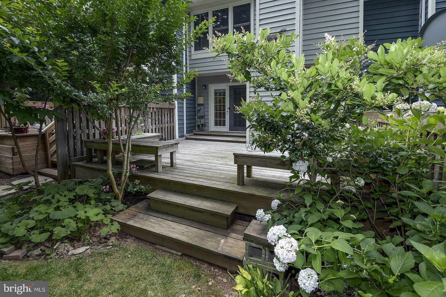 1611 Oak Spring Way Reston, VA 20190 - Photo 28 of 29 Exterior Rear
