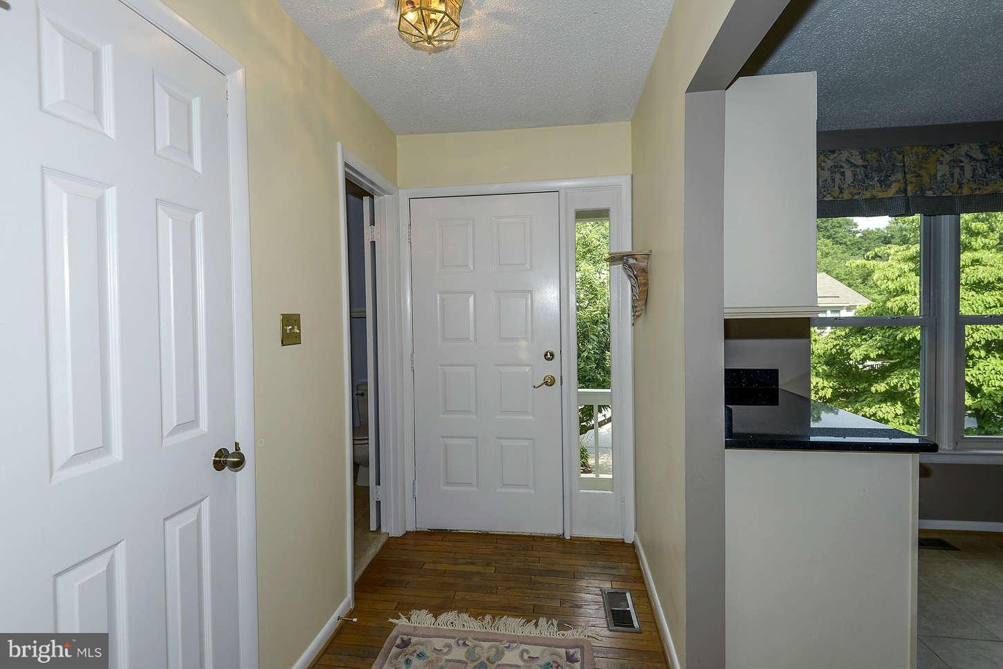 1611 Oak Spring Way Reston, VA 20190 - Photo 4 of 29 Interior General