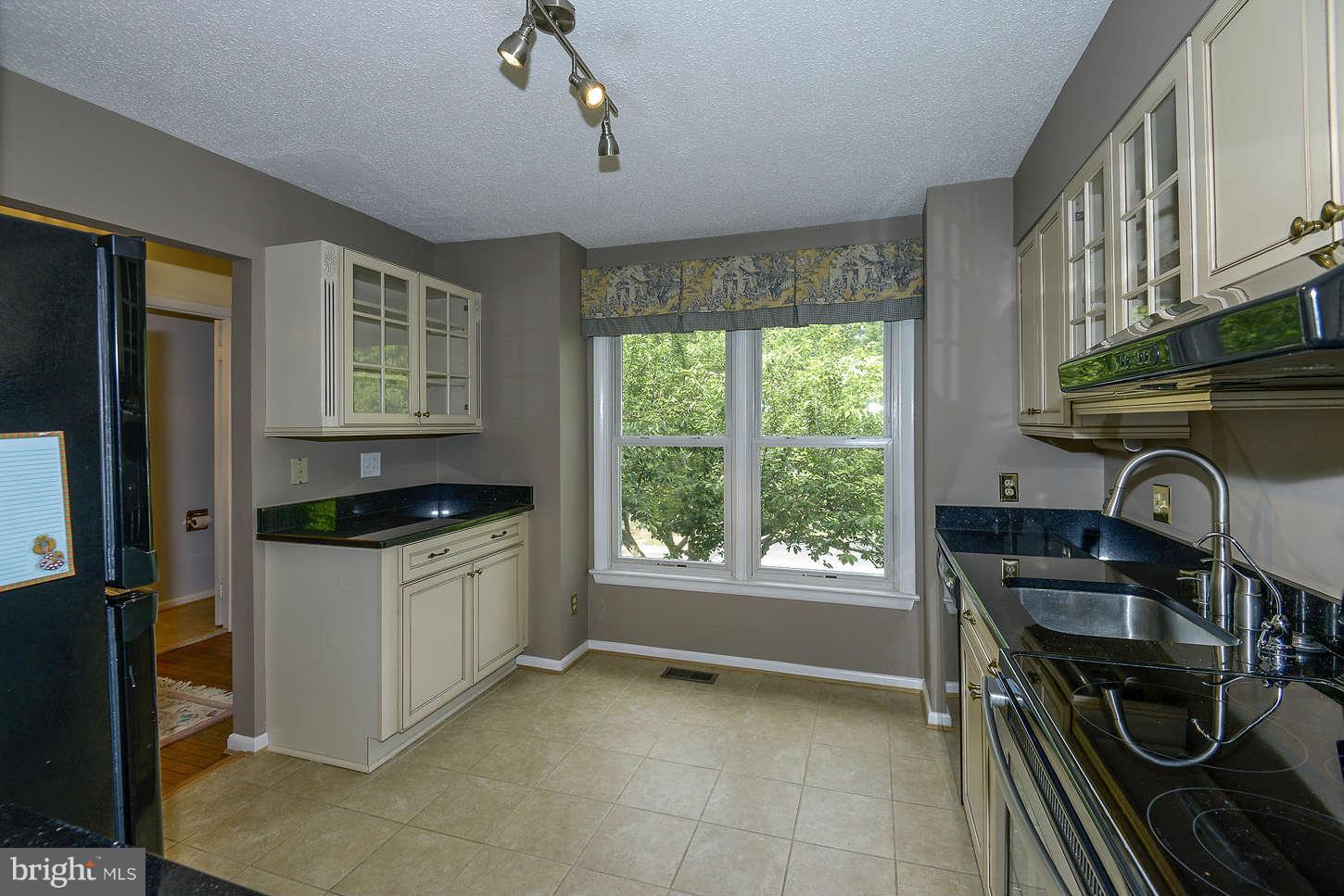 1611 Oak Spring Way Reston, VA 20190 - Photo 6 of 29 Kitchen