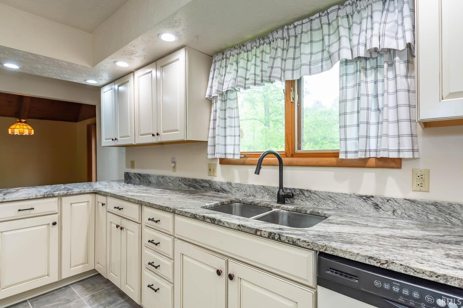 1220 South Weimer Road Bloomington, IN 47403 - Photo 12 of 36