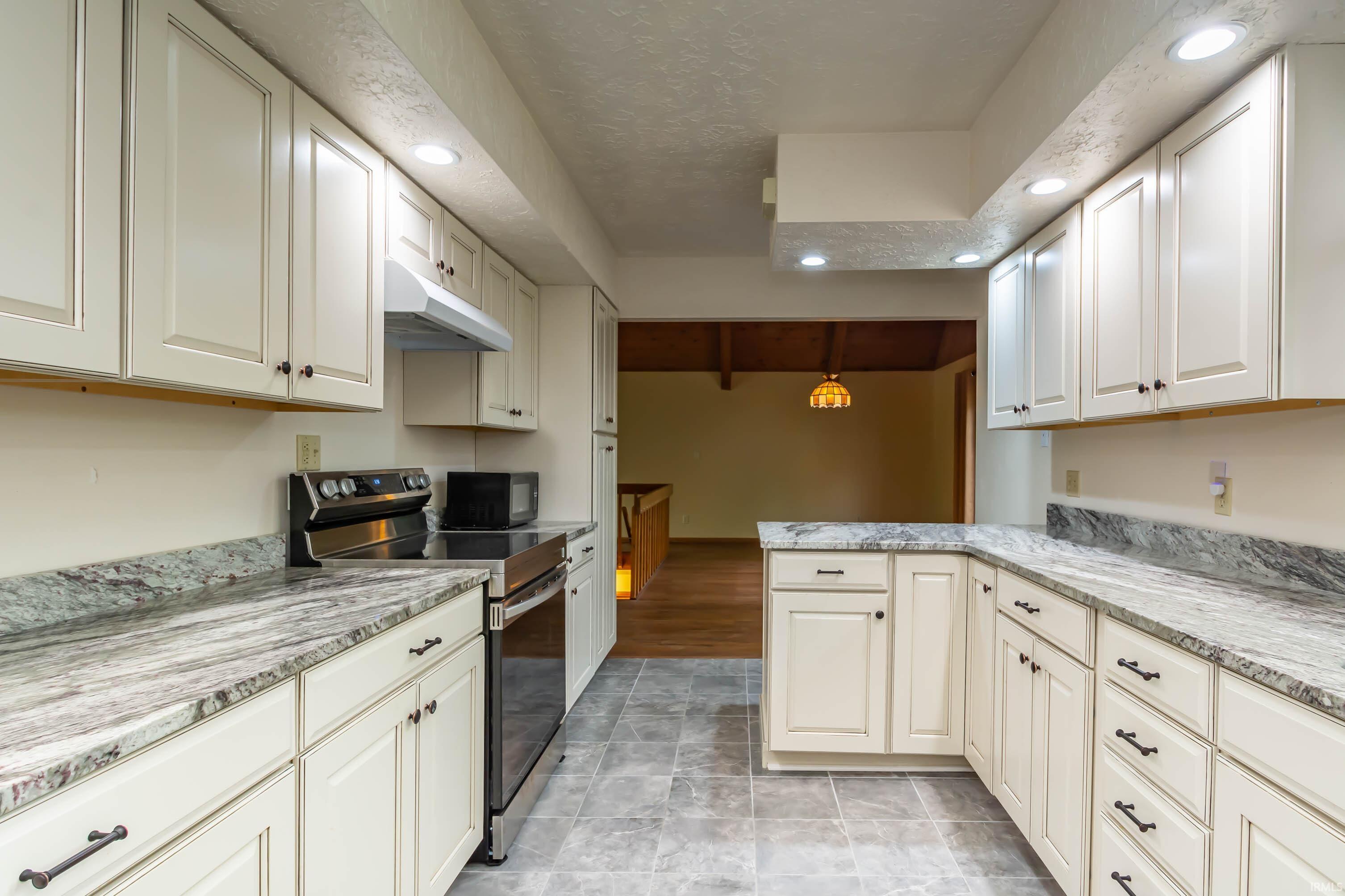 1220 South Weimer Road Bloomington, IN 47403 - Photo 13 of 36