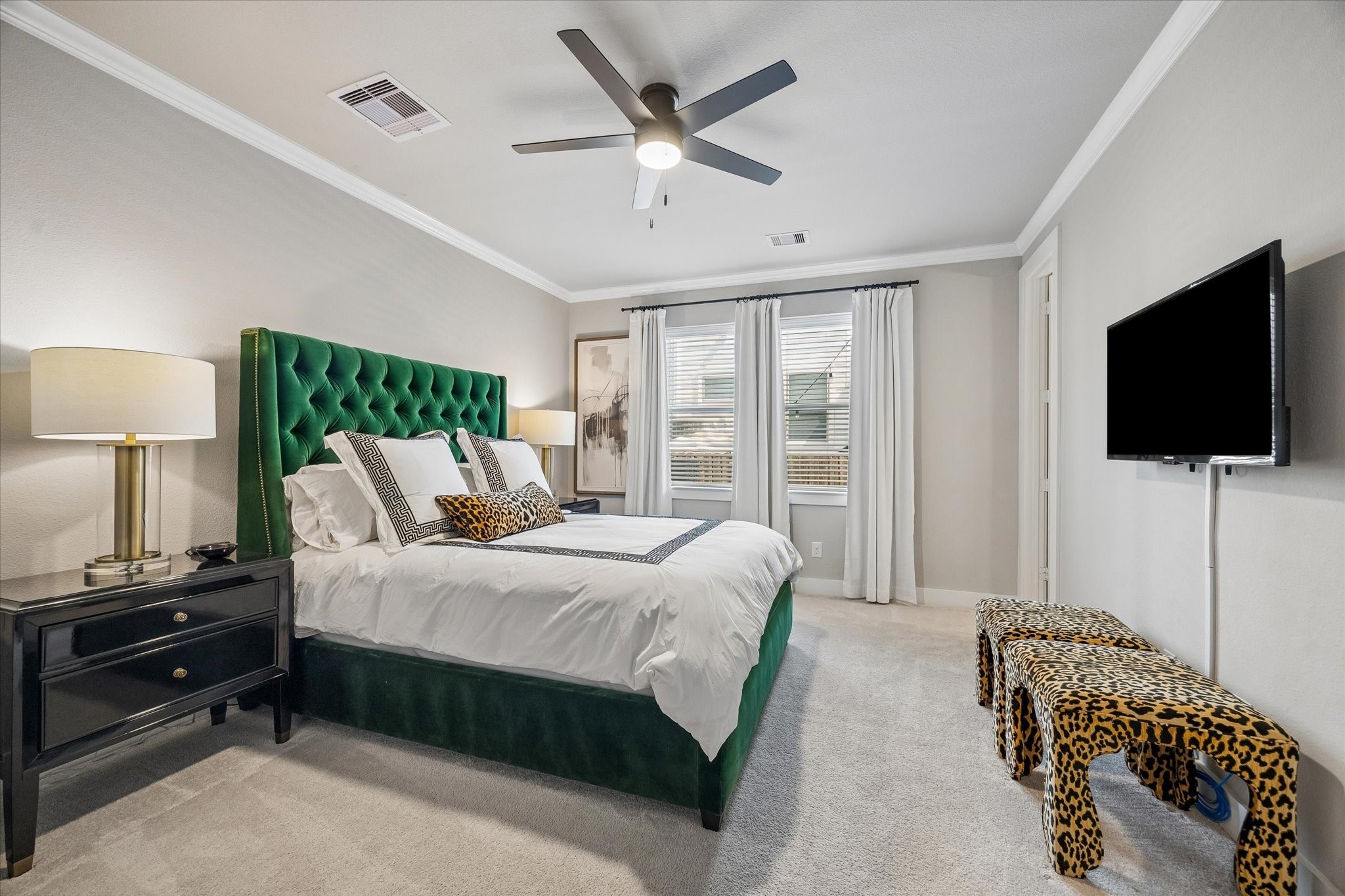 1309 West 24th Street, Unit B Houston, TX 77008 - Photo 14 of 22 Rare to see such a huge secondary bedroom. This bedroom is on the first floor and measures 15' x 12'. The current owner added crown moldings in all the bedrooms.