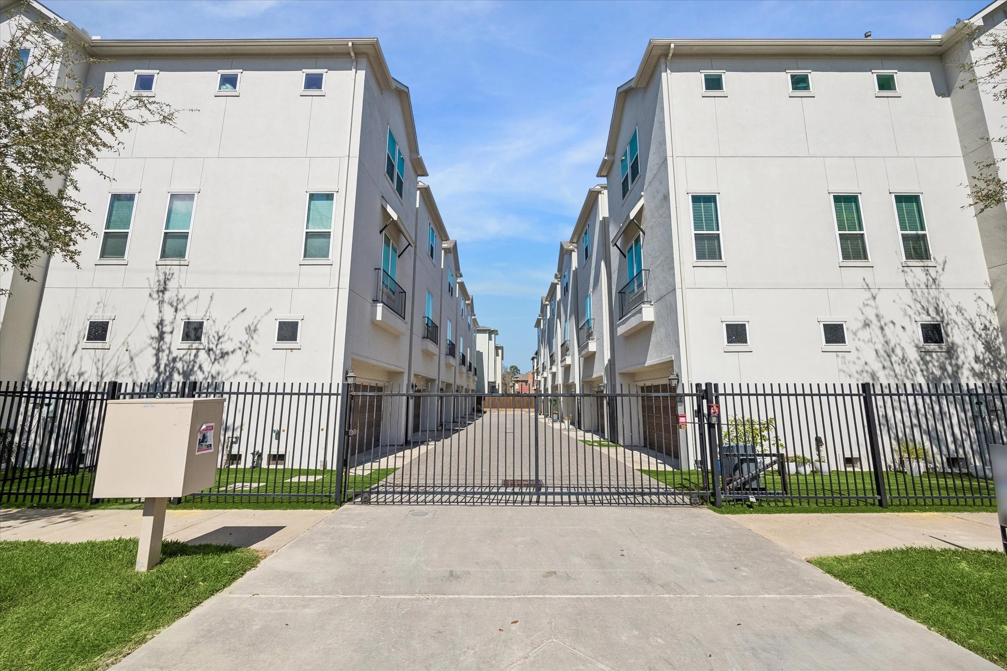 1309 West 24th Street, Unit B Houston, TX 77008 - Photo 2 of 22 Gated complex for privacy and security. And low HOA fees.