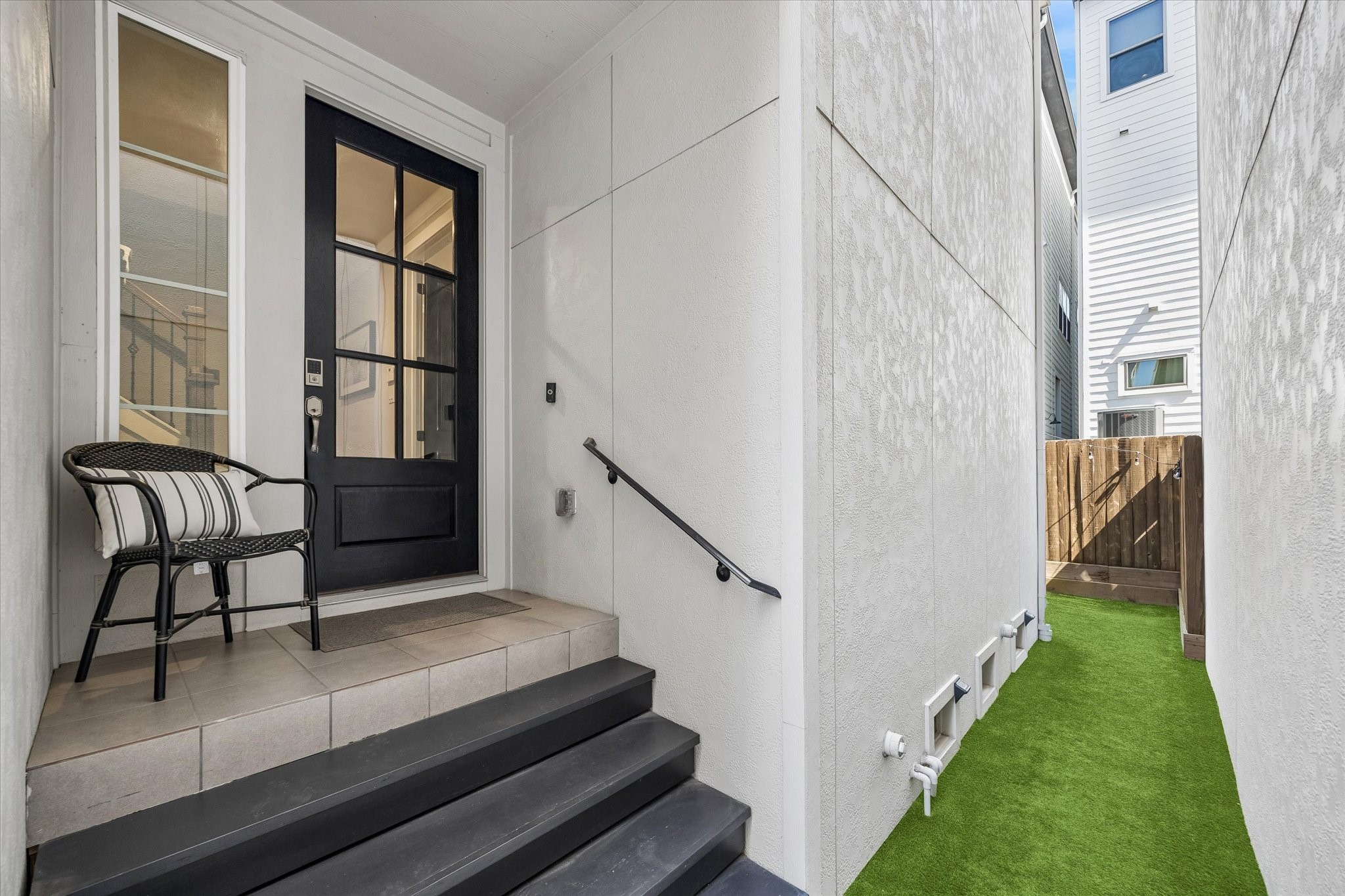 1309 West 24th Street, Unit B Houston, TX 77008 - Photo 3 of 22 Entryway with turfed side yard leading to the back yard space. Notice the elevation and how high the first level sits.