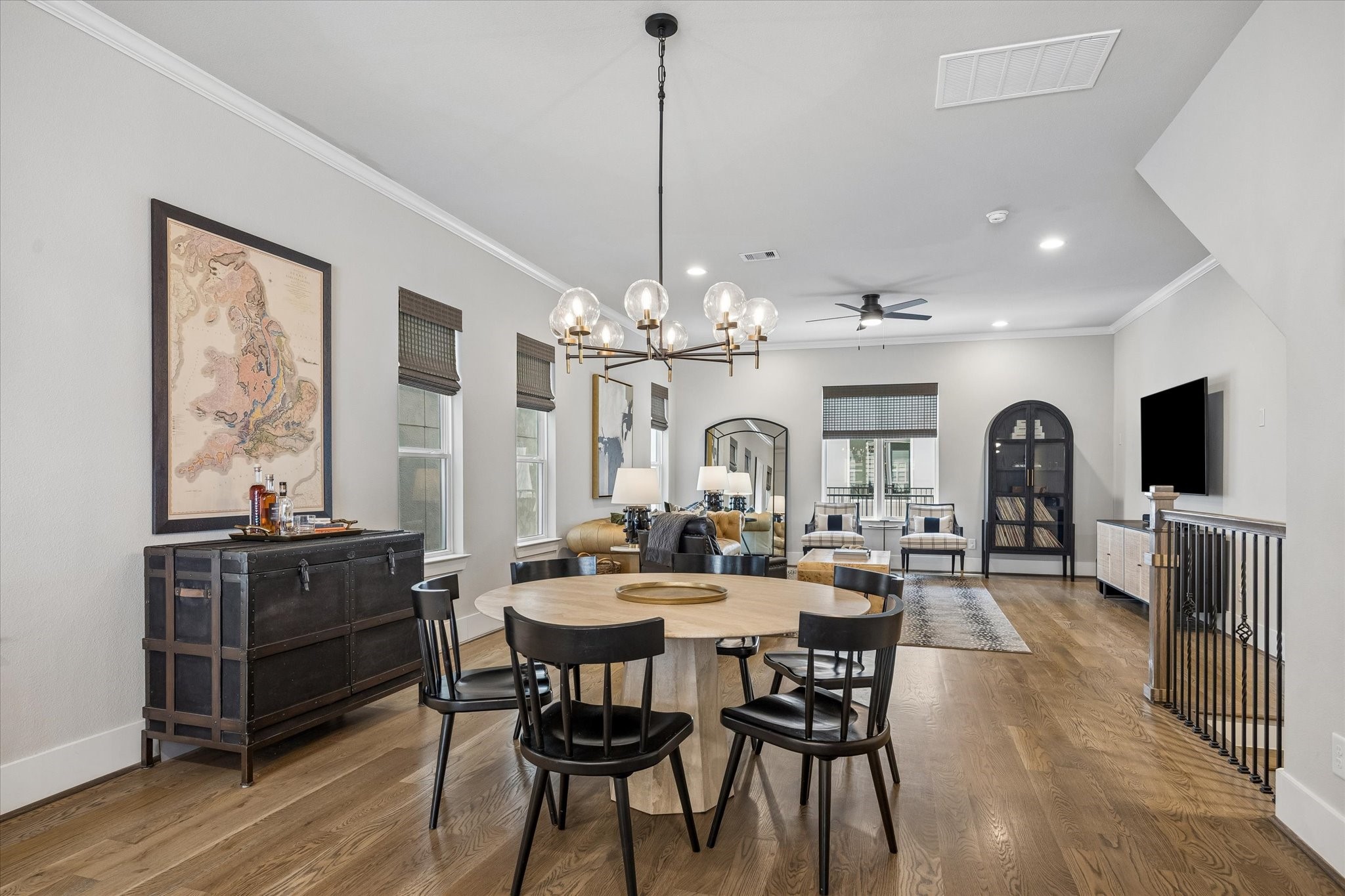 1309 West 24th Street, Unit B Houston, TX 77008 - Photo 22 of 22 Notice the open concept floor plan, ideal for entertaining large numbers of guests.
