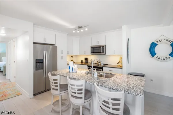 $785,000 | 1341 Middle Gulf Drive, Unit 1A, Sanibel, FL 33957