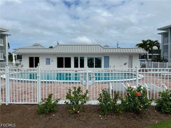$785,000 | 1341 Middle Gulf Drive, Unit 1A, Sanibel, FL 33957
