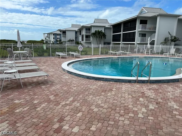 $785,000 | 1341 Middle Gulf Drive, Unit 1A, Sanibel, FL 33957