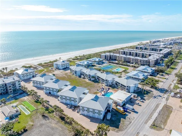 $785,000 | 1341 Middle Gulf Drive, Unit 1A, Sanibel, FL 33957