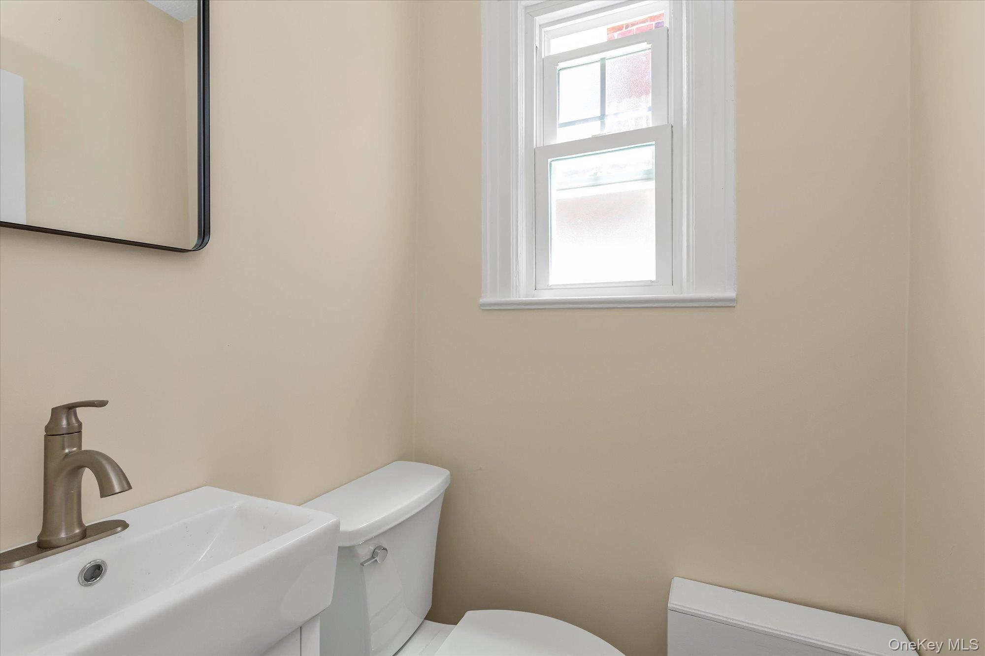 15 Hampton Road Lynbrook, NY 11563 - Photo 11 of 22 1st Floor Powder Room