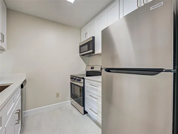 $1,800 | 4008 Crockers Lake Boulevard, Unit 22, Sarasota, FL 34238