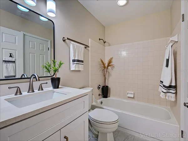 $1,800 | 4008 Crockers Lake Boulevard, Unit 22, Sarasota, FL 34238