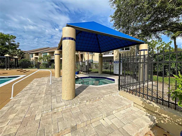 $1,800 | 4008 Crockers Lake Boulevard, Unit 22, Sarasota, FL 34238