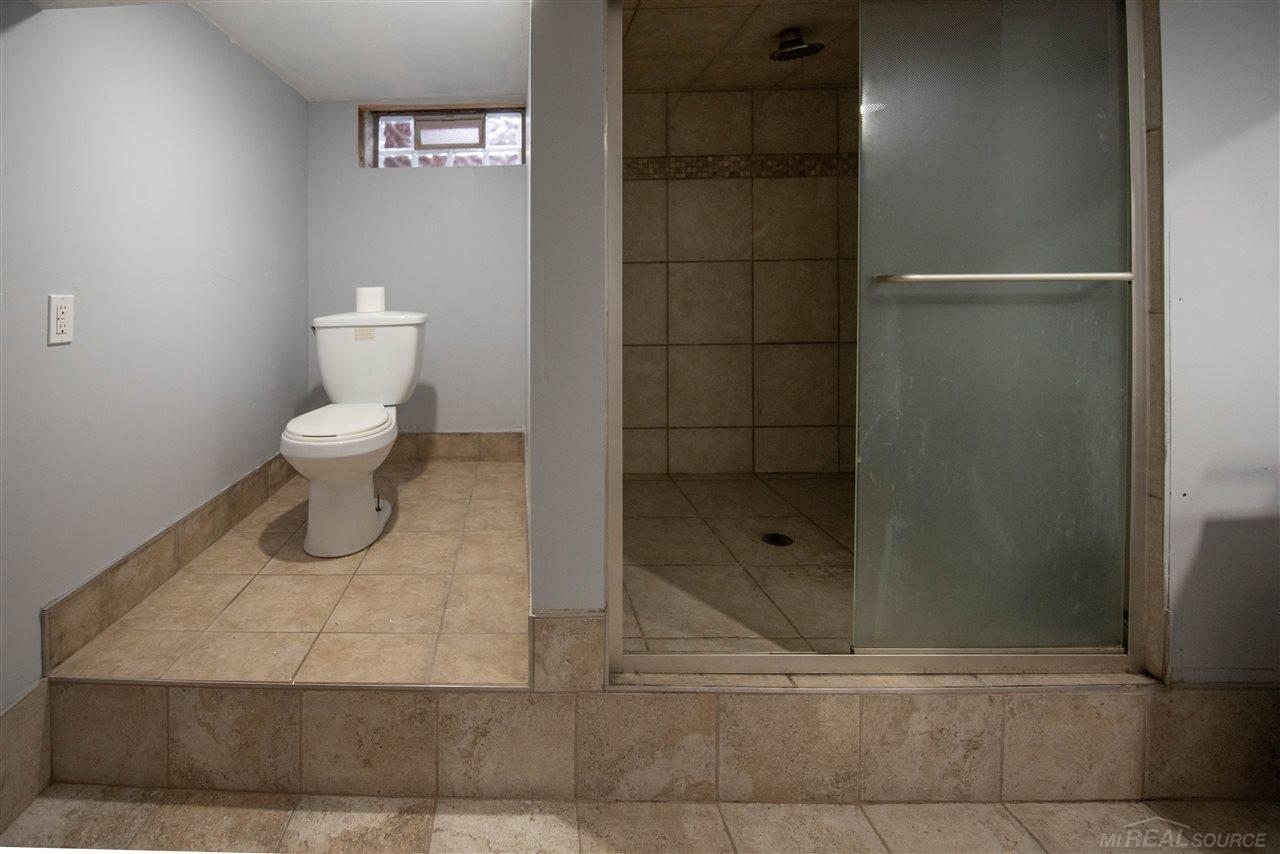 21175 Behrendt Avenue Warren, MI 48091 - Photo 28 of 37