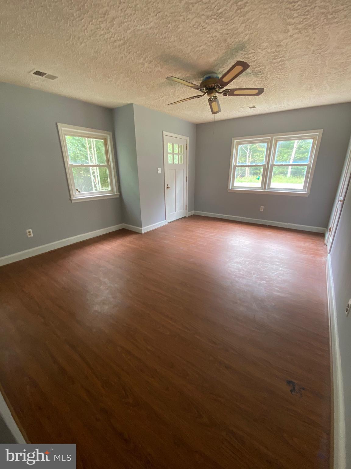 2801 Marshall Hall Road Accokeek, MD 20607 - Photo 3 of 13 Living room