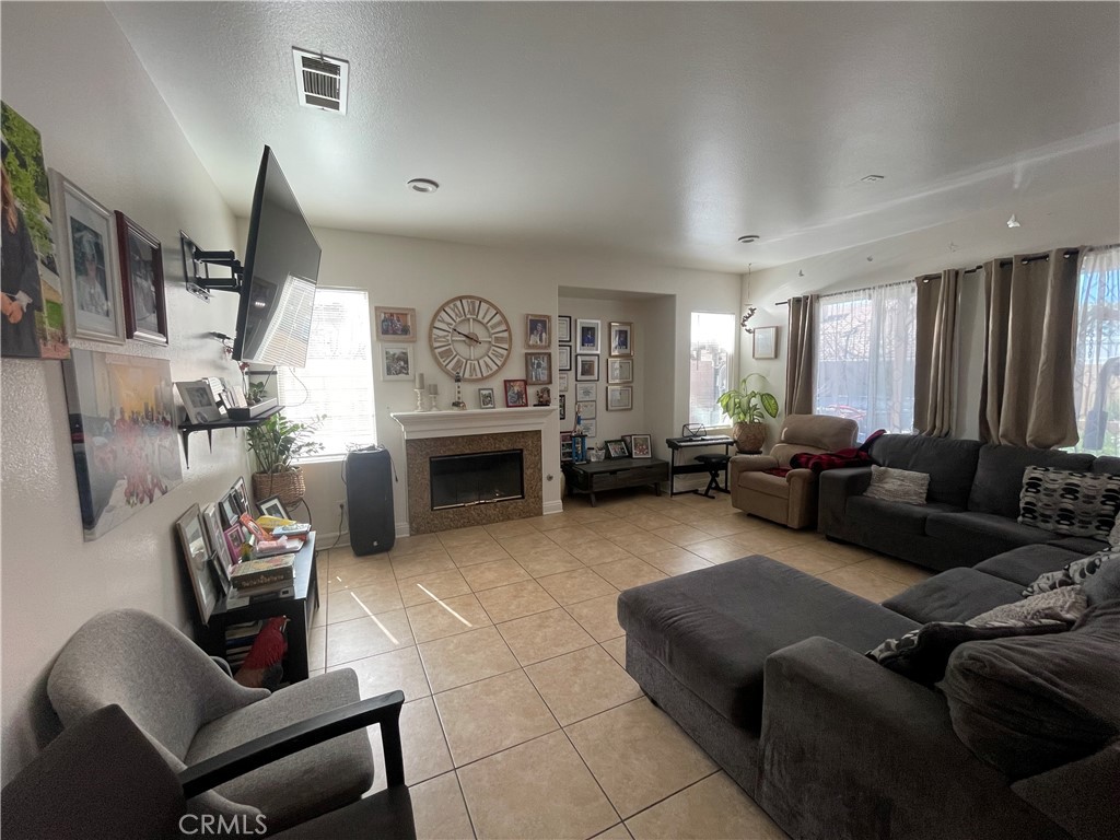 43407 Hampton Street Lancaster, CA 93536 - Photo 9 of 34