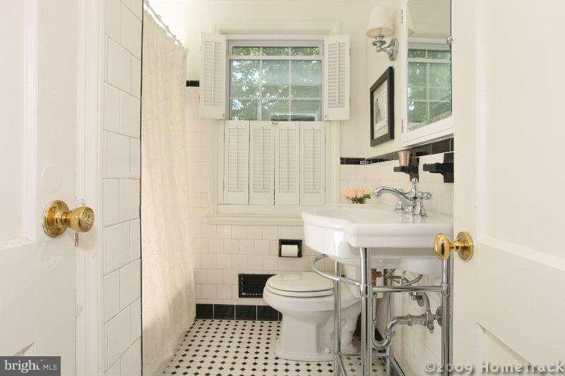 7230 Lanark Road Baltimore, MD 21212 - Photo 18 of 29 Bath