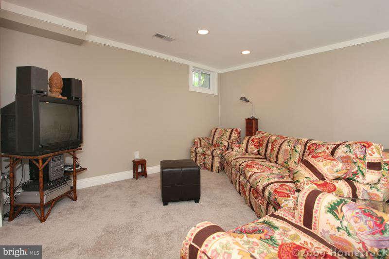 7230 Lanark Road Baltimore, MD 21212 - Photo 19 of 29 Family Room