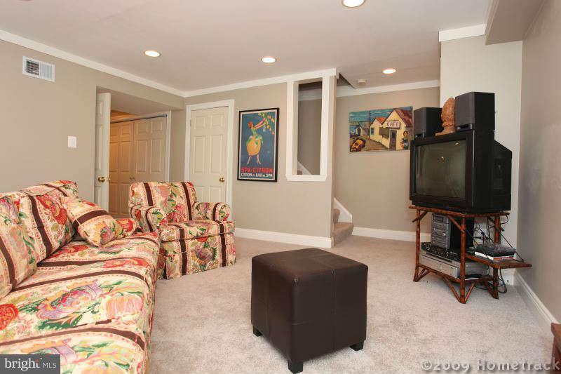 7230 Lanark Road Baltimore, MD 21212 - Photo 20 of 29 Family Room