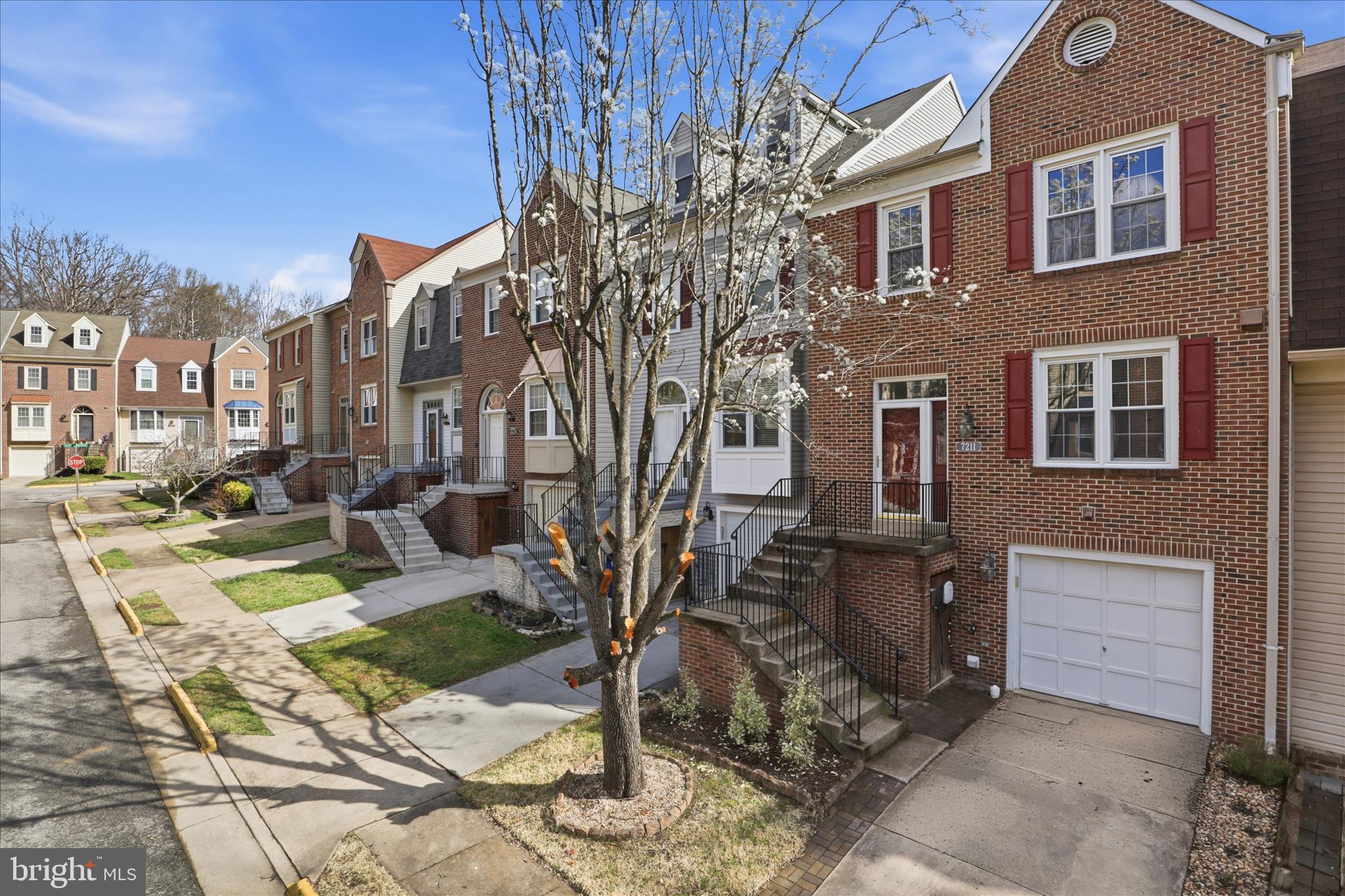 7211 Squirrel Run Court Springfield, VA 22152 - Photo 2 of 12