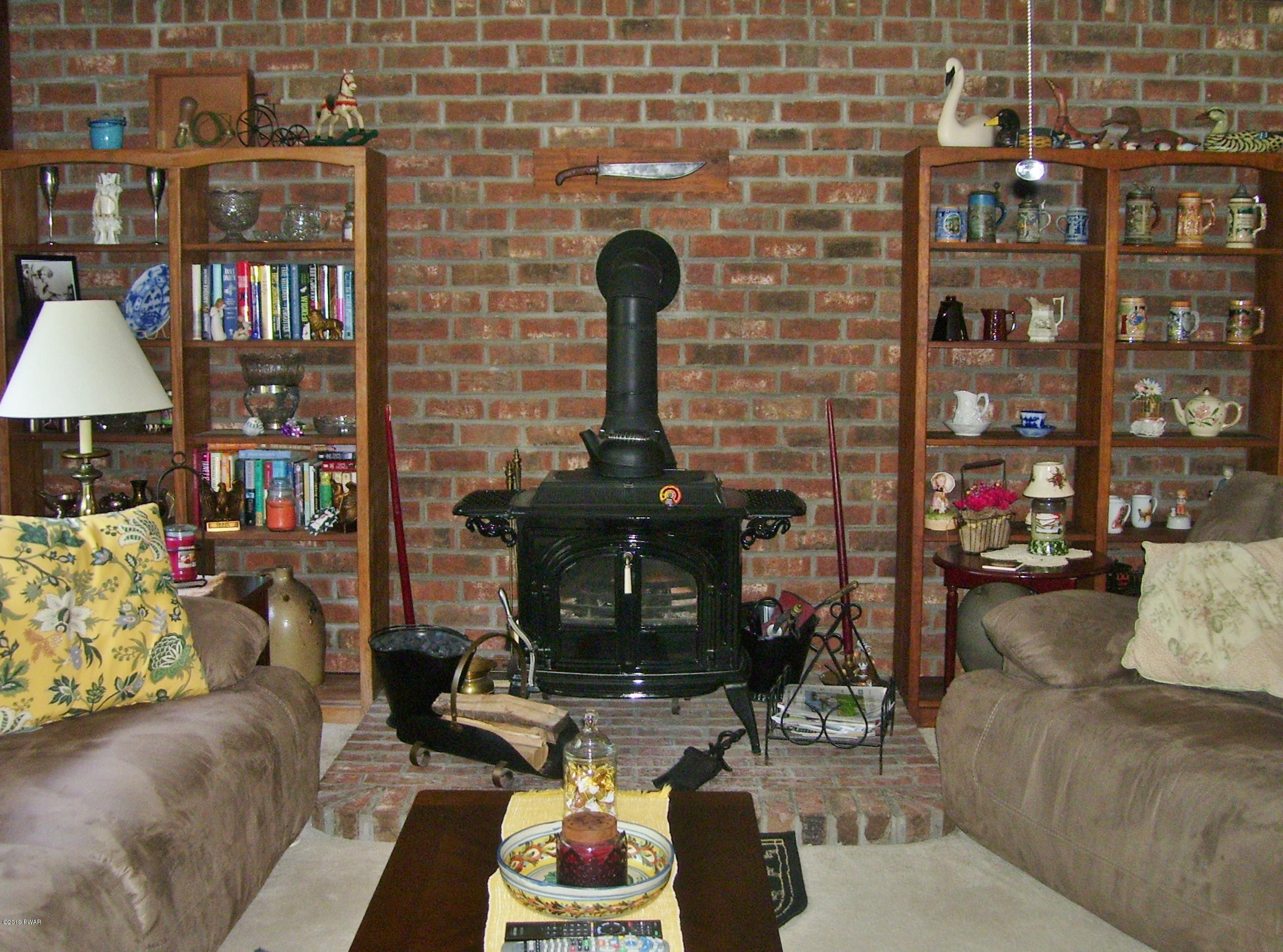 236 Perry Road Greentown, PA 18426 - Photo 7 of 56 Living Room