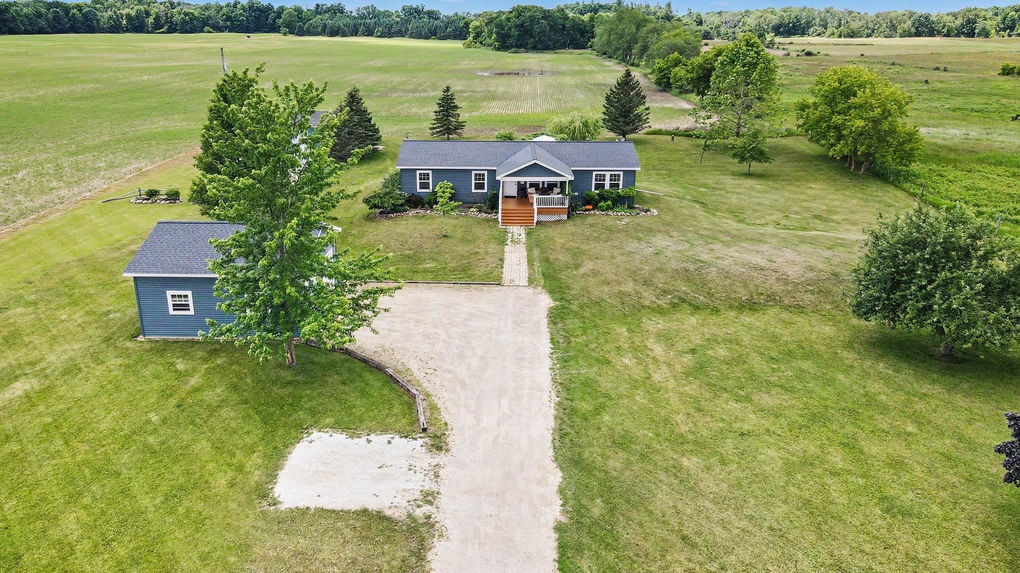 7520 South Woodruff Blanchard, MI 49310 - Photo 4 of 30 1947199-61e0e967-aab0-4564-995b-93f2de7c60a2.JPG
