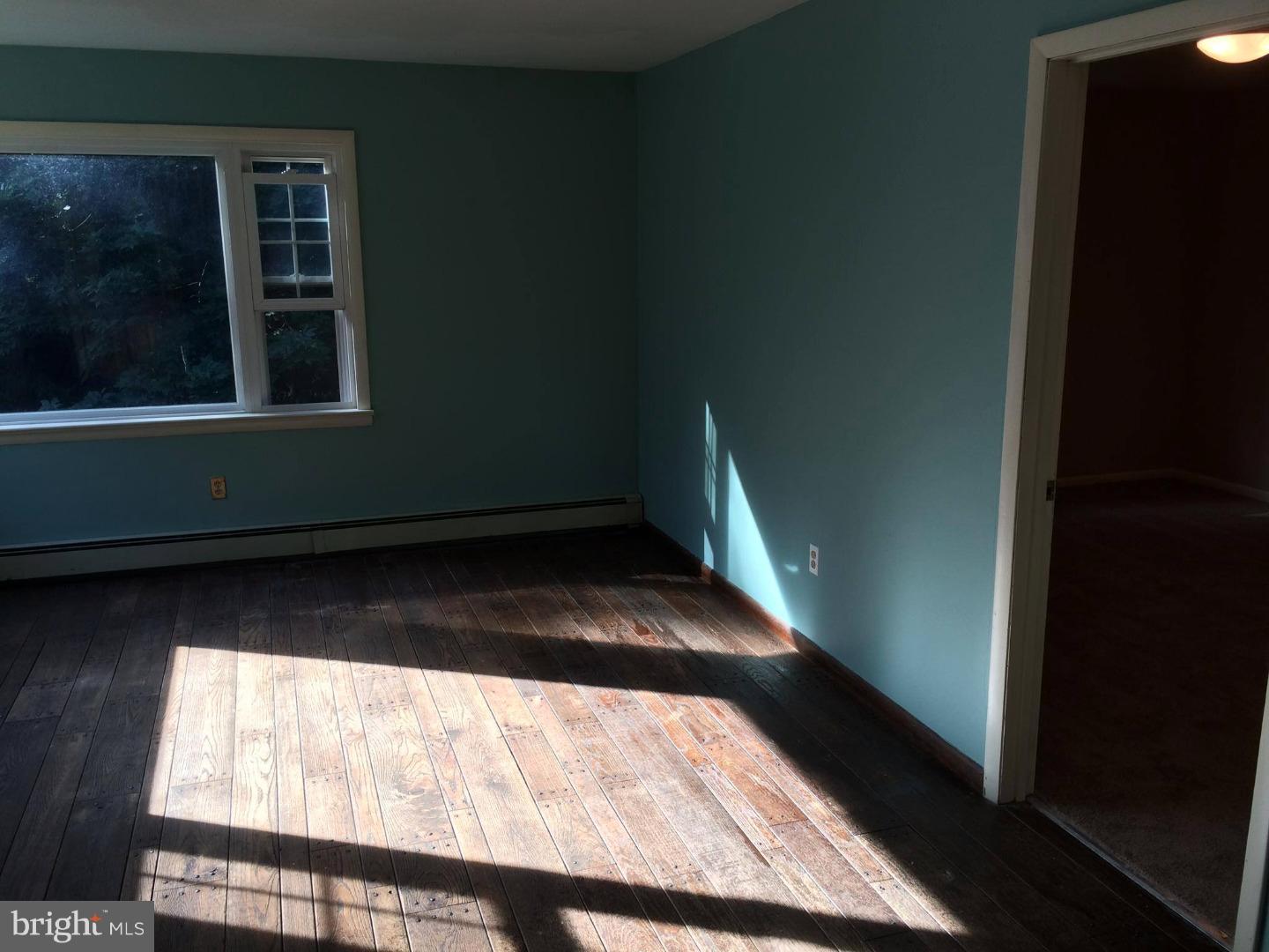216 Old State Road Boyertown, PA 19512 - Photo 5 of 19 Living Room