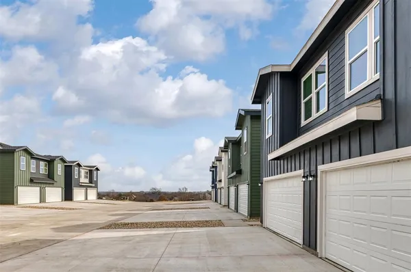 $1,895 | 3501 East Renfro Street, Unit 605, Burleson, TX 76028