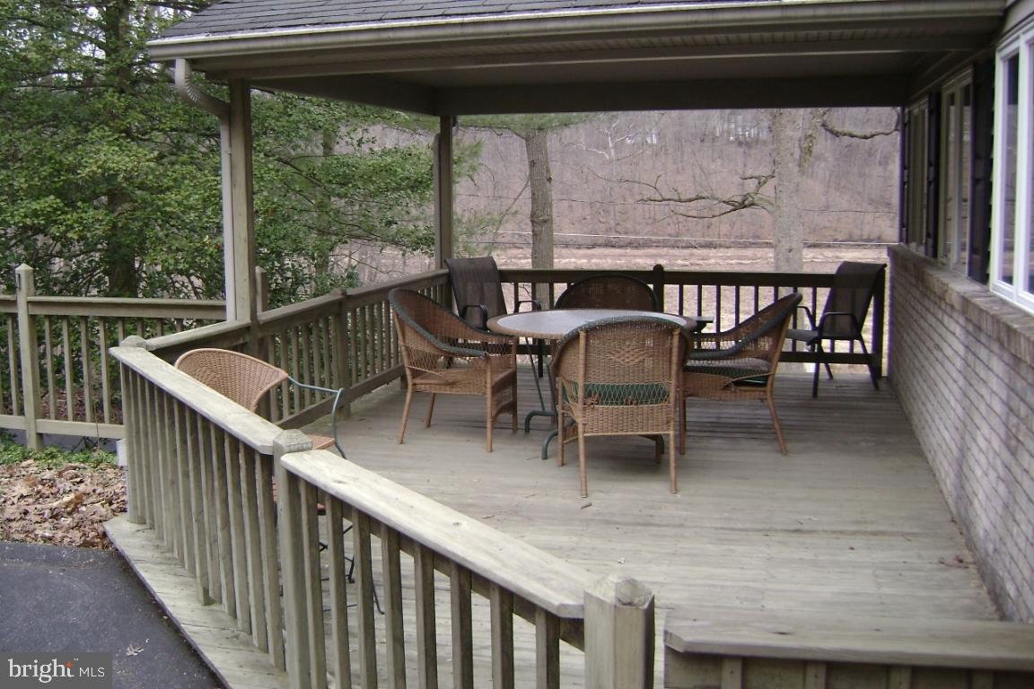 452 Lakeview Drive Lititz, PA 17543 - Photo 3 of 29 Gallery Image 3