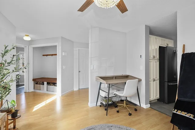 a view of a workspace with furniture and a livingroom