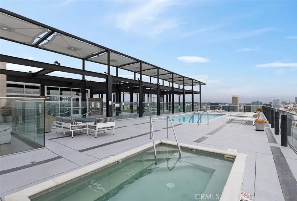 3810 Wilshire Boulevard, Unit 1409 Los Angeles, CA 90010 - Photo 33 of 41 a swimming pool with view of living room