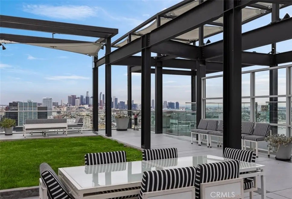 3810 Wilshire Boulevard, Unit 1409 Los Angeles, CA 90010 - Photo 34 of 41 a view of a patio with a table chairs and a backyard