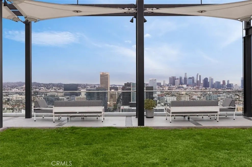 3810 Wilshire Boulevard, Unit 1409 Los Angeles, CA 90010 - Photo 35 of 41 a view of a city from a terrace