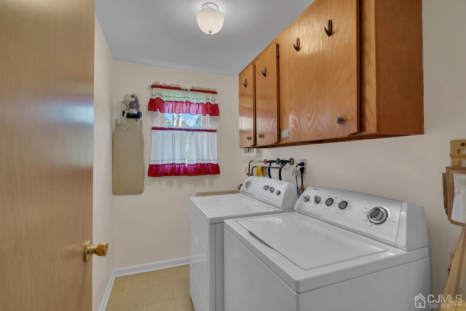 12 Butler Road Edison, NJ 08820 - Photo 23 of 41 a utility room with dryer and washer