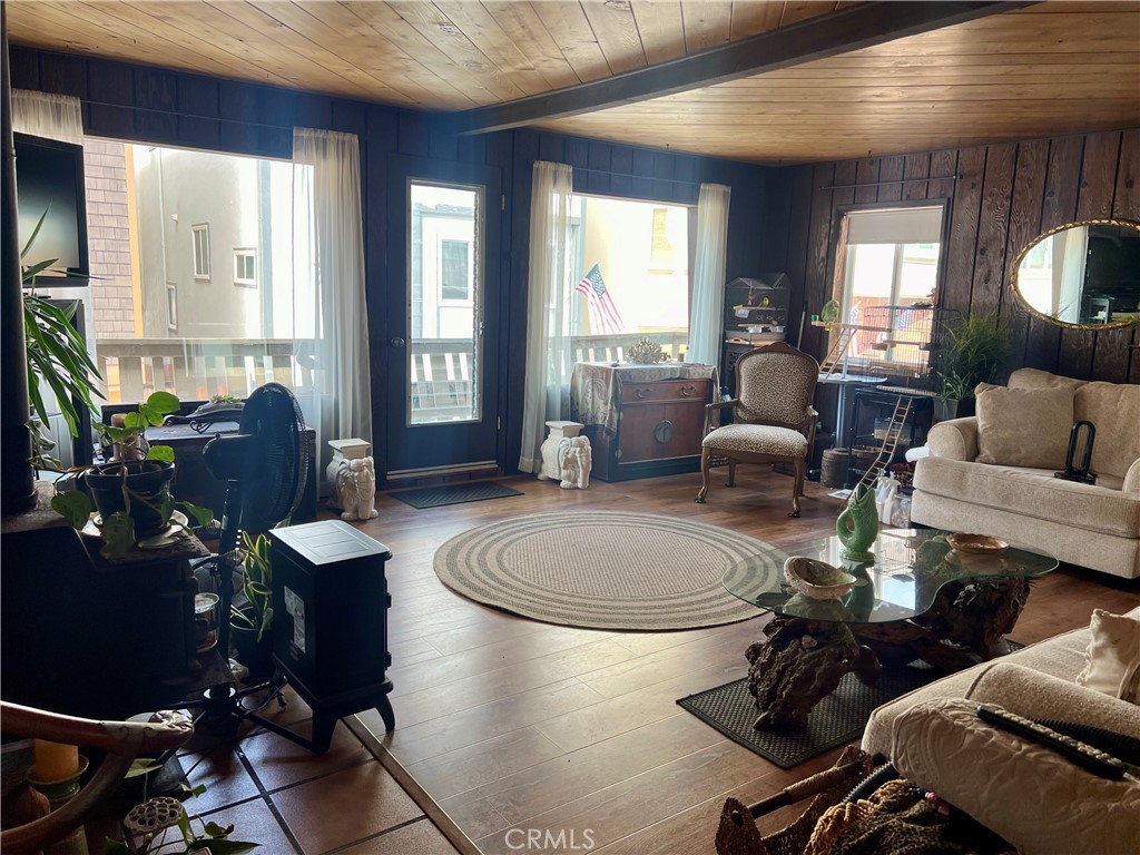 58 Surfside Avenue, Unit B Surfside, CA 90743 - Photo 4 of 17