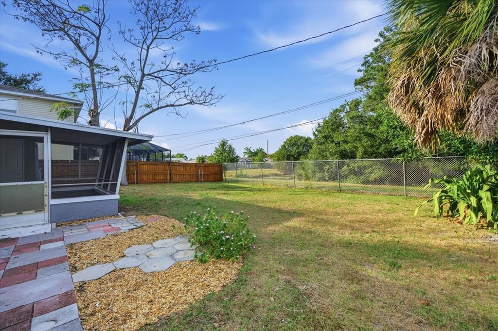 10971 57th Avenue Seminole, FL 33772 - Photo 21 of 26 a view of a fountain in front of a house