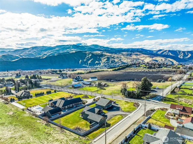 $1,450,000 | 825 American Fruit Road, Wenatchee, WA 98801